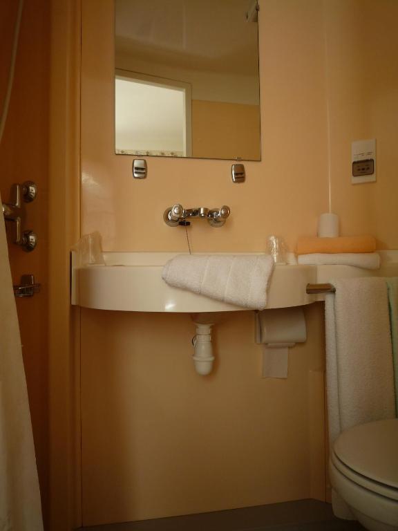 Hotel La Flamme Rouge Saint-Girons  Room photo